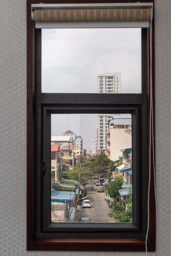La Chronique Hotel Phnom Penh Exterior photo